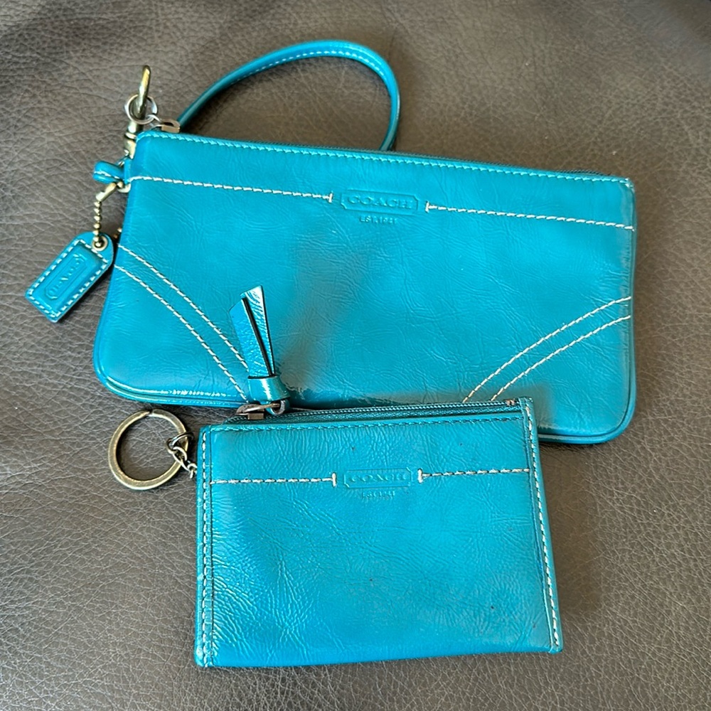 SOLD💕 leather Coach wristlet and card holder set